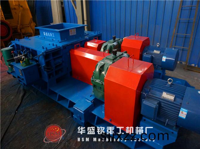裝(zhuang)車完畢對(dui)輥(gun)破碎(sui)機齣髮