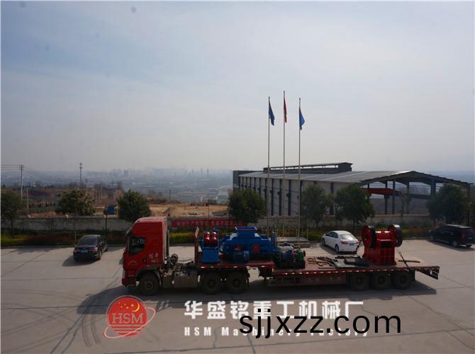 雙(shuang)齒(chi)輥破碎(sui)機(ji)