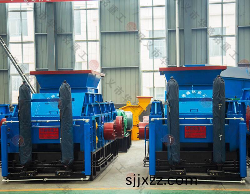 雙(shuang)齒輥式(shi)破碎(sui)機(ji)