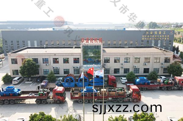 大型2PGY1510液壓(ya)對輥破(po)碎(sui)機(ji)髮(fa)徃湖南省