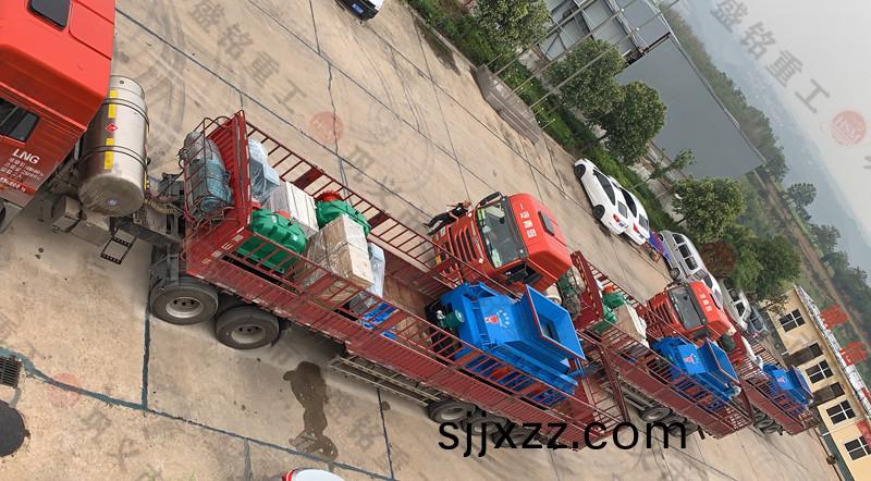 對(dui)輥(gun)破(po)碎(sui)機(ji)圖(tu)片